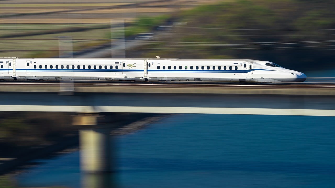 Train 8446249 1280